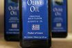 Bouteilles d'importation d'huile d'olive grecque