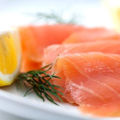 Le saumon est une bonne source de vitamine D.