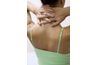 Neck massage augmente la circulation et aide à drainer le système lymphatique.